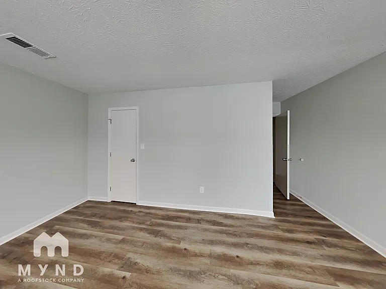 947 Mainstreet Lake Dr — Photo 9