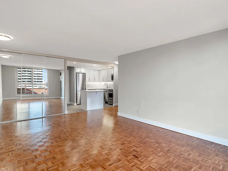 235 Bloor St E — Photo 16