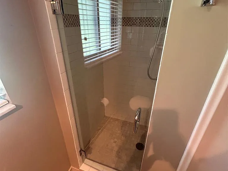 24915 Lakeland St — Photo 15