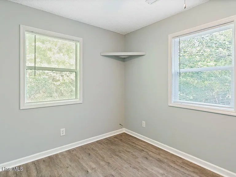 4304 Spirea Dr #B — Photo 14
