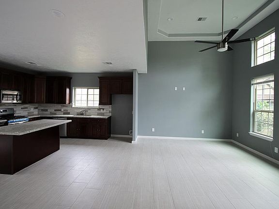 4th image of 11215 Camphorwood Dr
