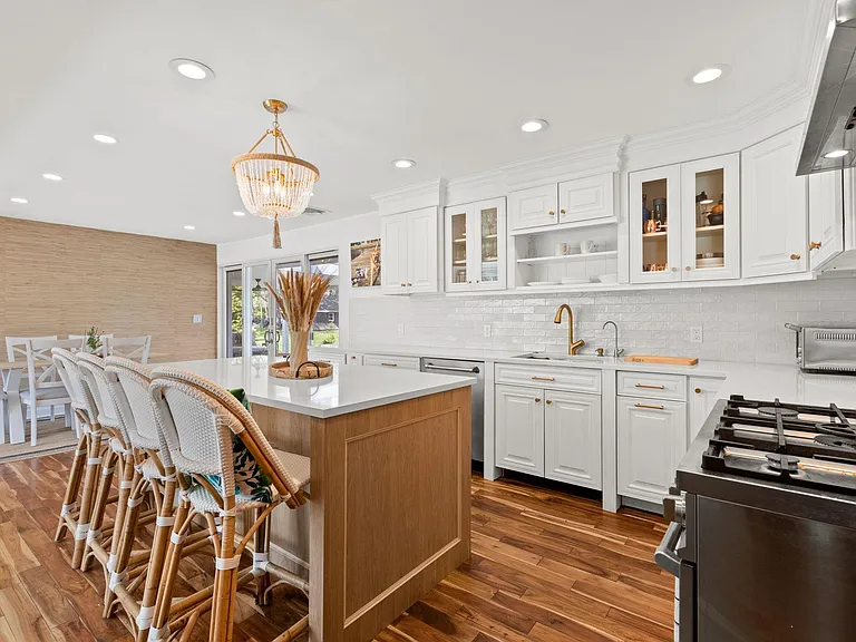 80 Soundview Dr — Photo 11