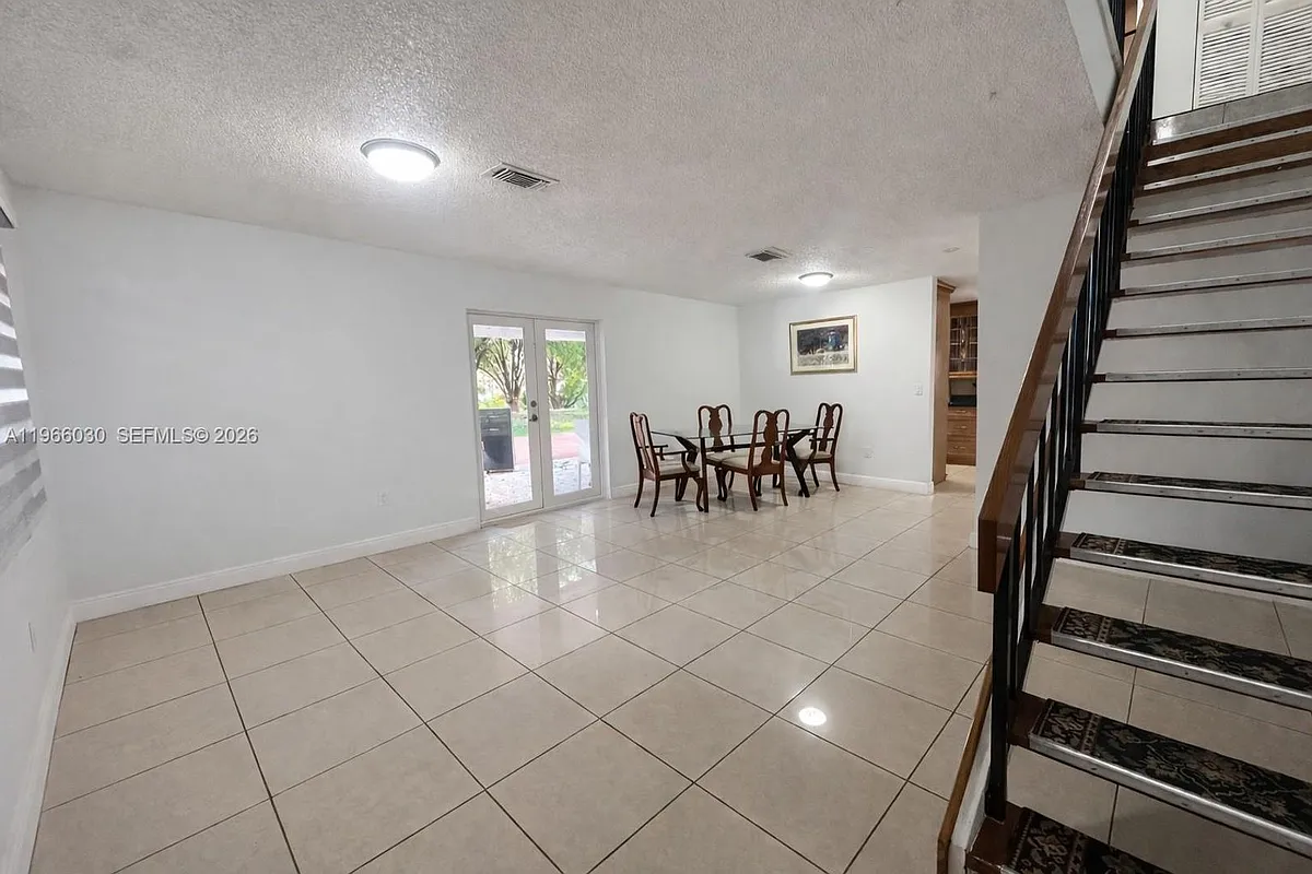 Building Photo - 550 SW 115th Ave #310F