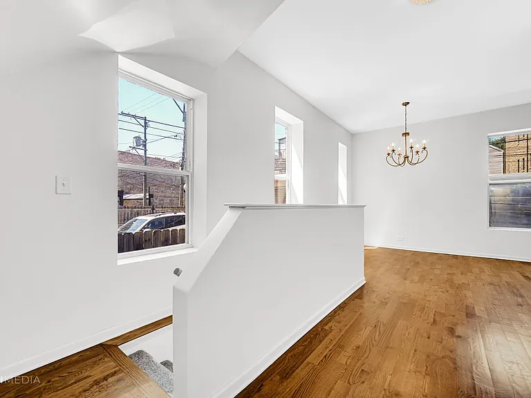 1524 N Western Ave — Photo 13