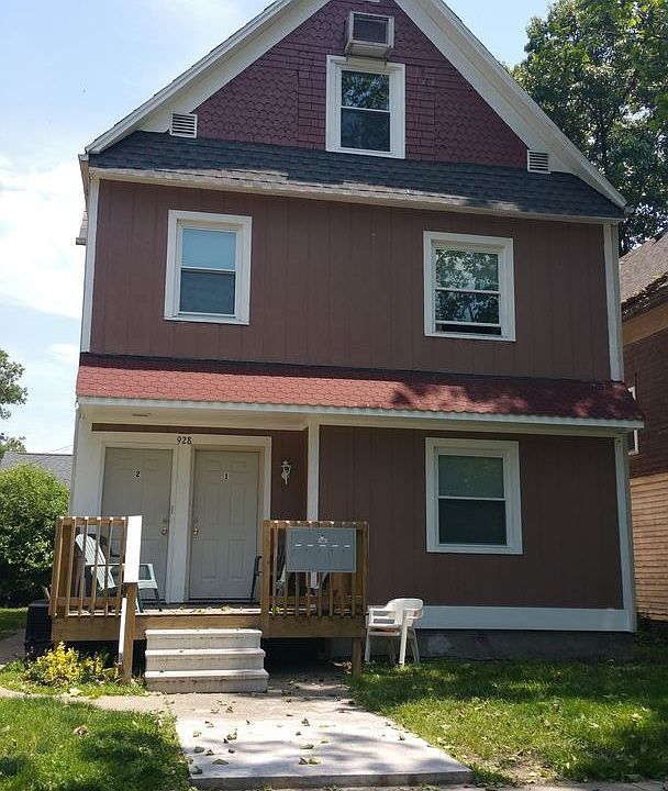 2nd image of 928 S Center St APT 2