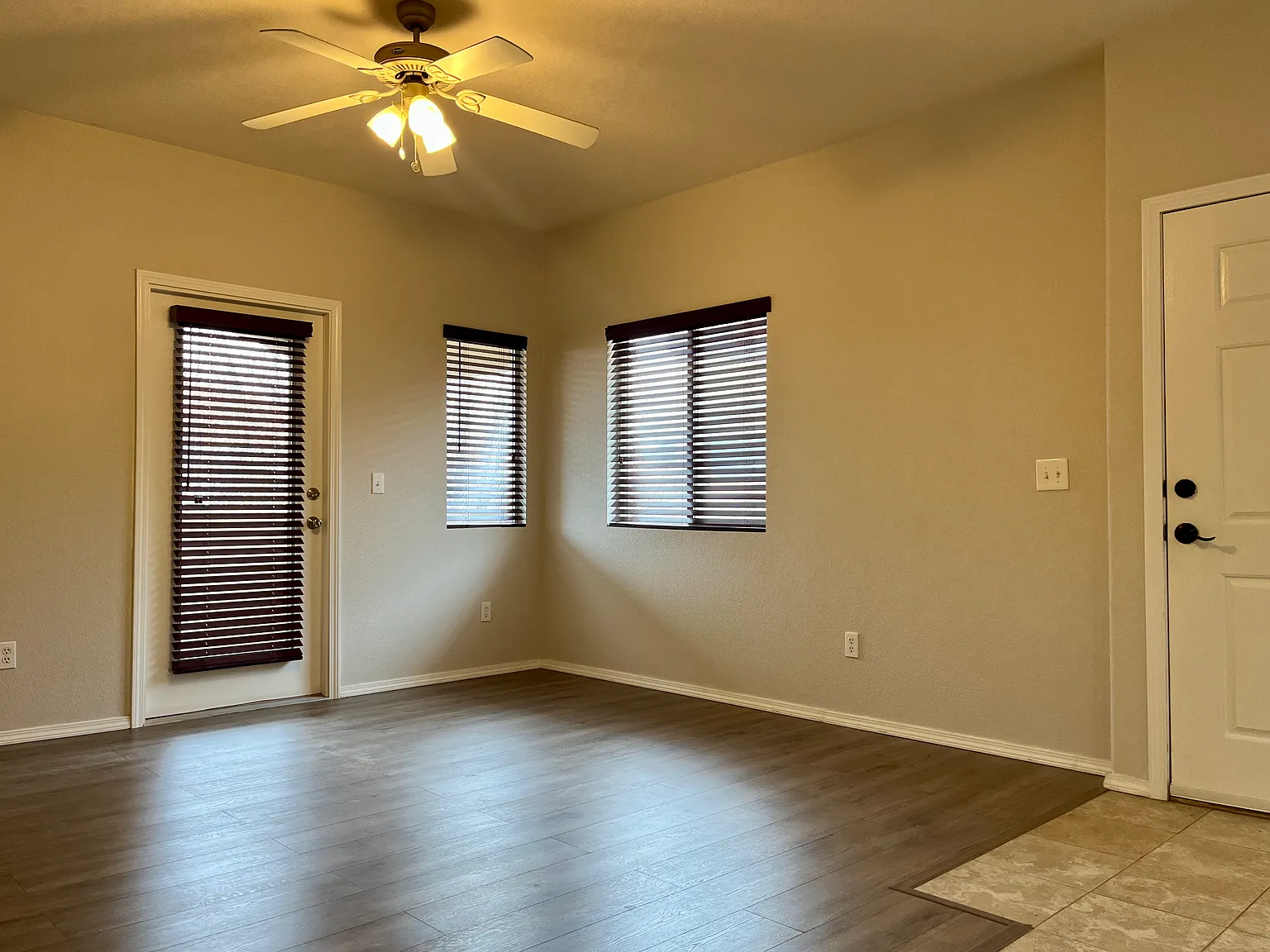 3 bed, 1235 sqft, $2,100 — Photo 4