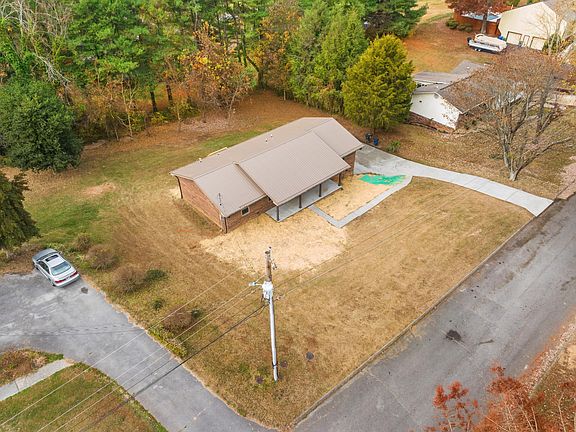3rd image of 1117 Clarence Ln