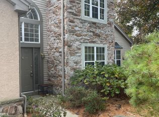 131 Greenview Dr, Lancaster, PA 17601