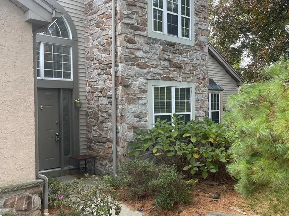 131 Greenview Dr, Lancaster, PA 17601