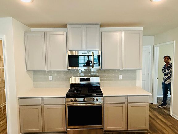 Modern Kitchen -Owen and Gas range