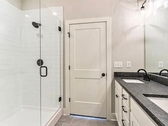 3rd image of 2607 Leawood Ct #25