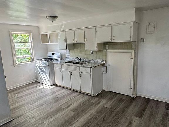 5th image of 3542 W 119th St #Up