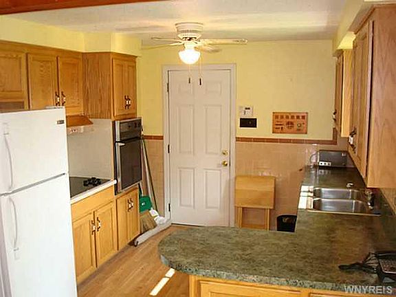 5th image of 14 Dennis Ln