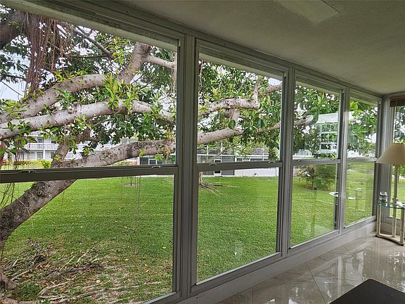 3rd image of 115 Oakridge I #115