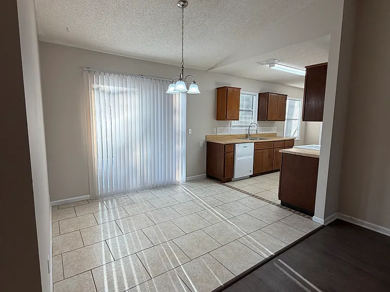 107 Pineneedle Cir — Photo 12