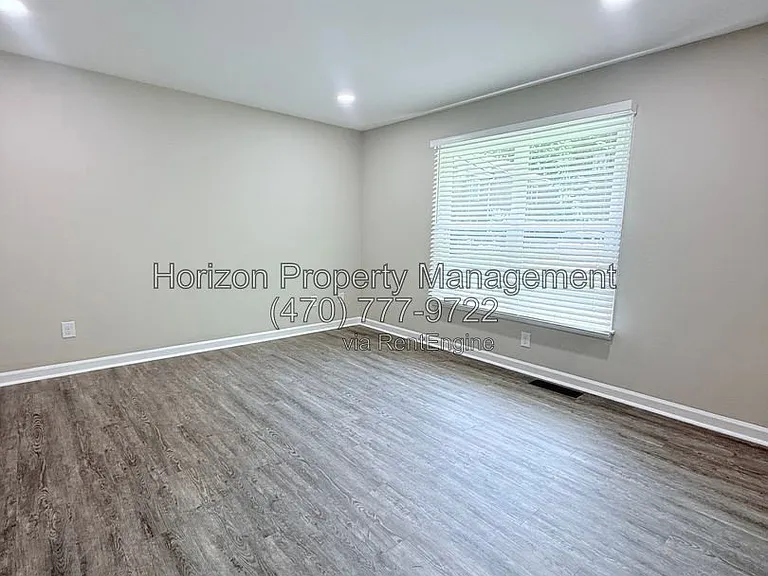 4030 Hidden Hollow Dr #A — Photo 2