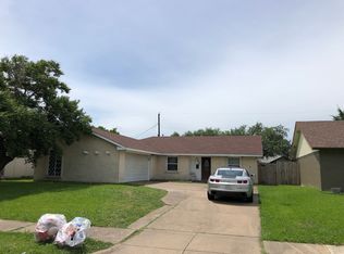 325 W Grenoble Dr, Grand Prairie, TX 75052