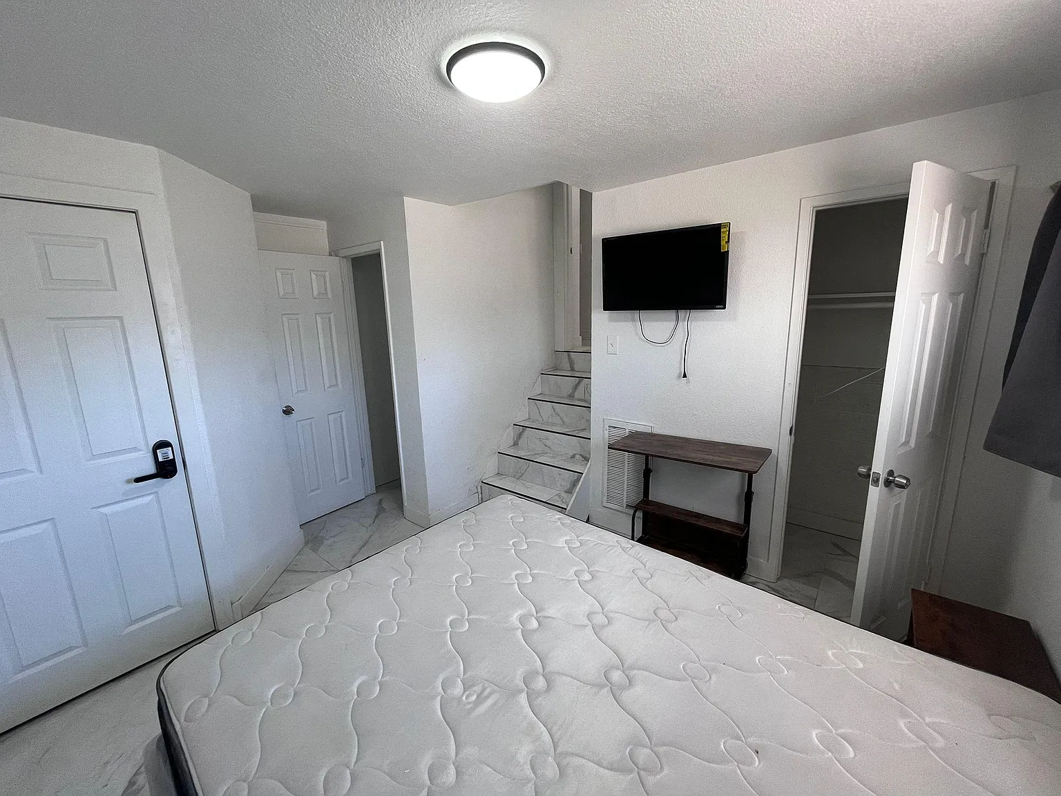 4 bed, 6.0 bath, 2988 sqft, $879 — Photo 2