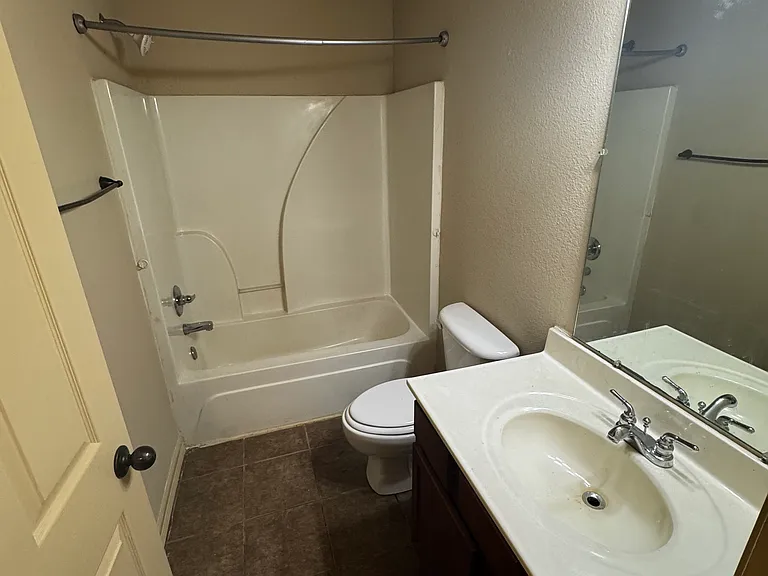 1760 N Chestnut Ave — Photo 11