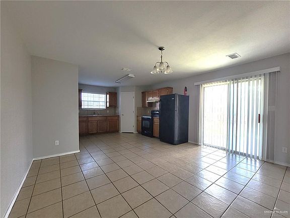 3rd image of 1618 Owen Cir