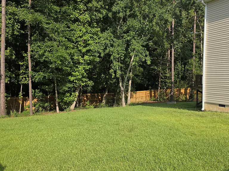 553 Old Salem Dr — Photo 5