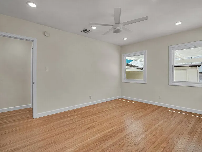2828 Avenel St — Photo 15