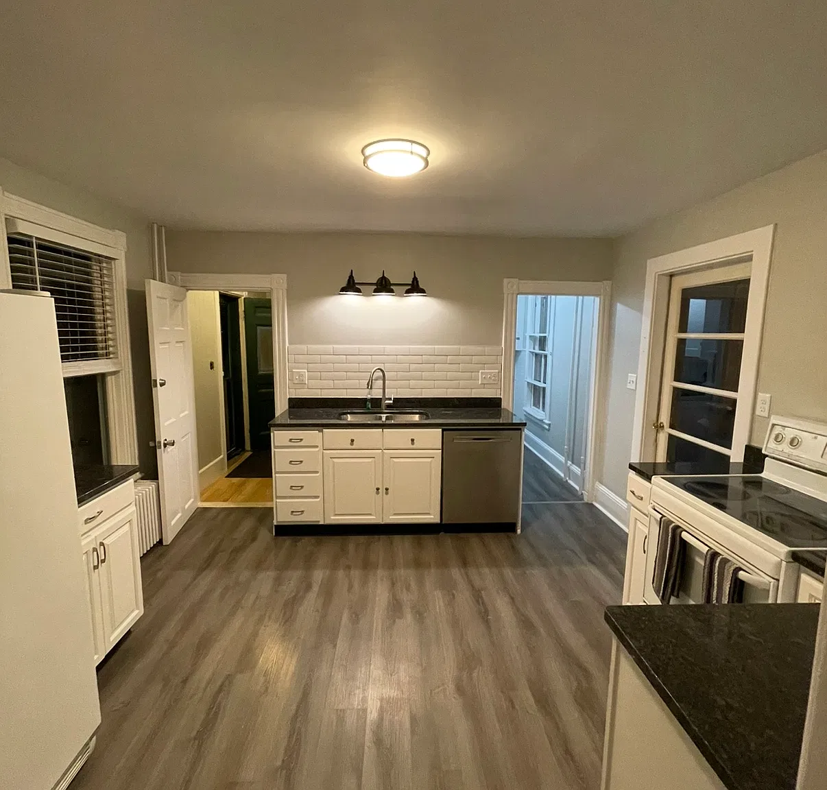 2 bed, 1200 sqft, $2,800 — Photo 3
