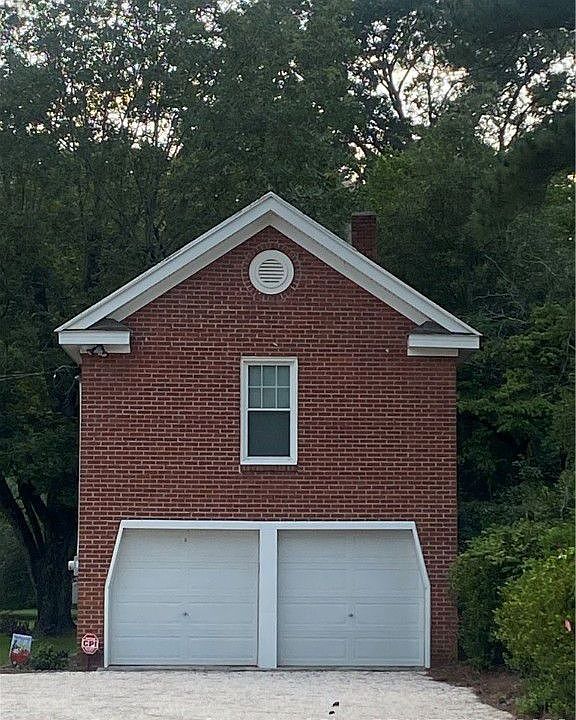 1st image of 704 1/2 S Main St