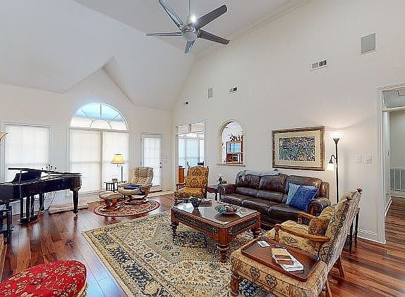 3rd image of 10433 Laurel Pointe Ln
