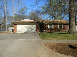 1861 Surrey Dr, Pryor, OK 74361