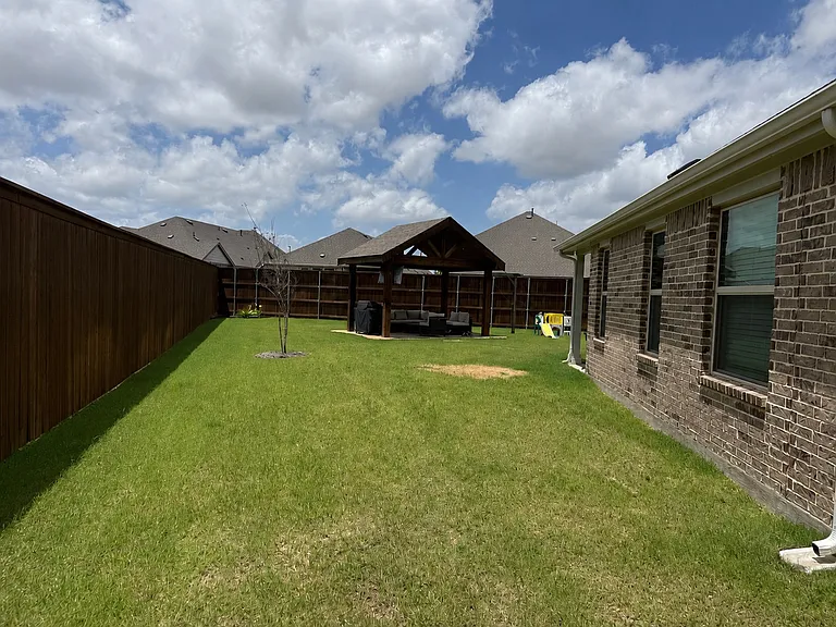 1072 Tara Ct — Photo 40
