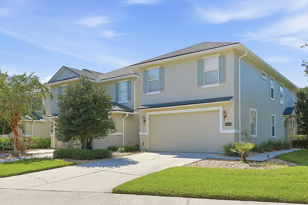 3 bed, 2.5 bath, 1567 sqft, $1,700 — Photo 2