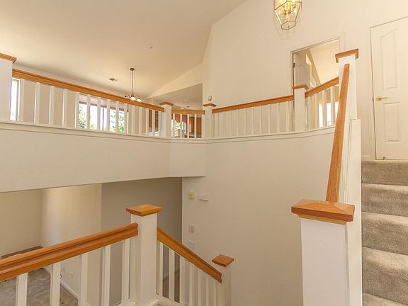 4th image of 598 Skypark Dr