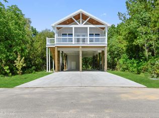 2038 Jay St, Bay Saint Louis, MS 39520