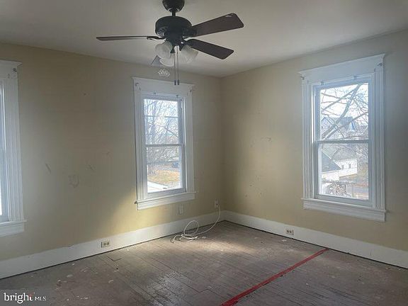 5th image of 404 West St