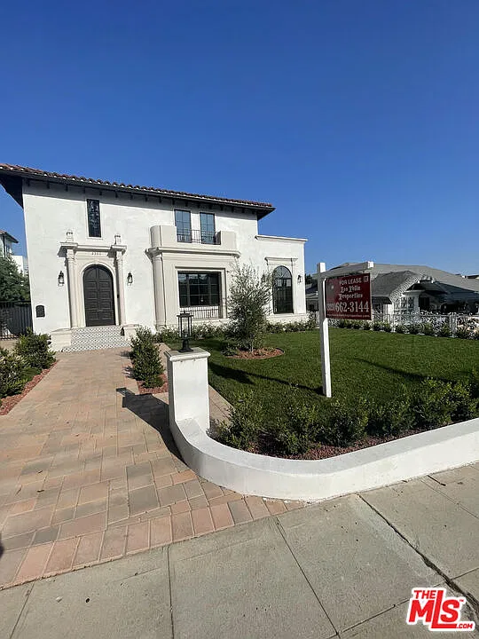 3 bed, 3.5 bath, 2880 sqft, $15,000 — Photo 2