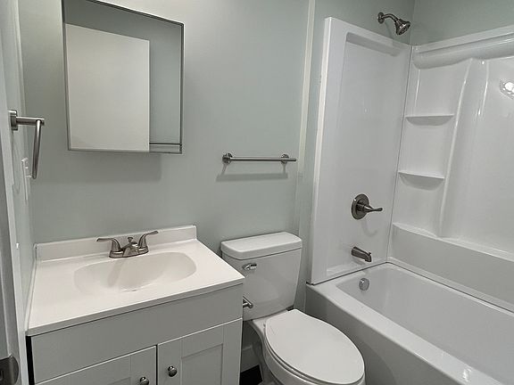 4th image of 1863 Chase Ave #302