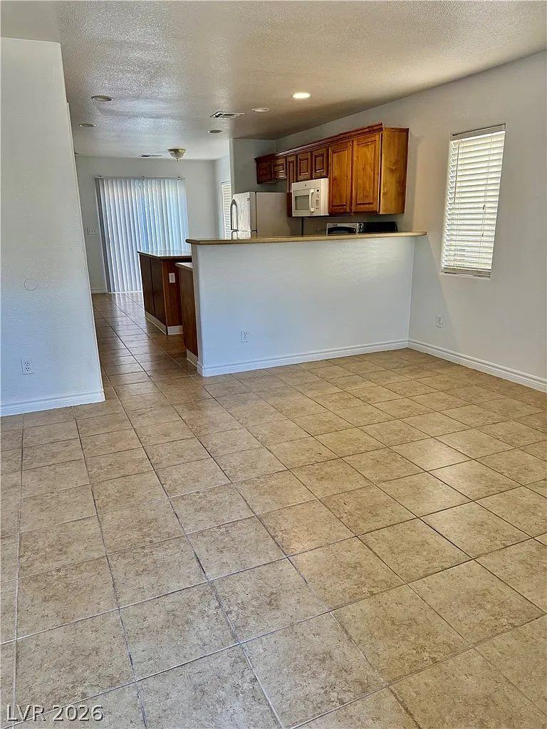 3 bed, 2.5 bath, 1308 sqft, $1,850 — Photo 3
