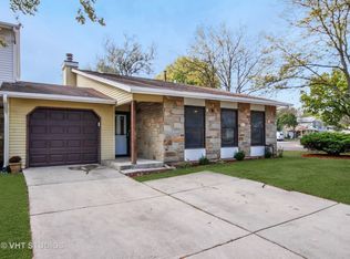 6500 Hathaway Ln, Downers Grove, IL 60516