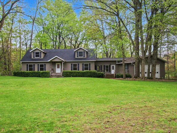 921 Black River Rd, Bangor, MI 49013