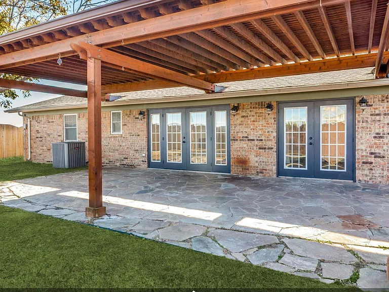 1024 W Apache Trl — Photo 8