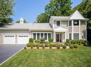 3738 Briarhill St, Mohegan Lake, NY 10547