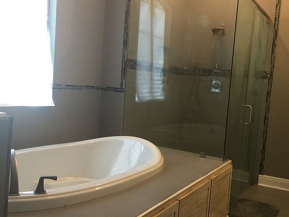 3rd image of 203 Quiet Oaks Dr