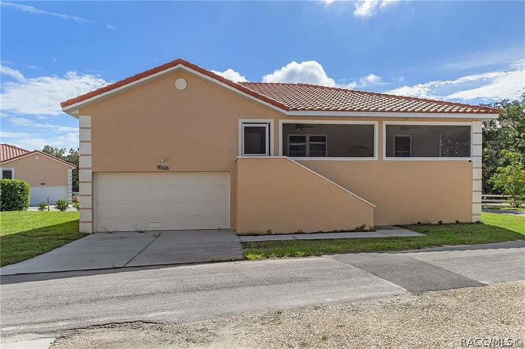 Tradewinds — Photo 1