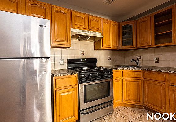 2nd image of 316 Throop Ave #1J