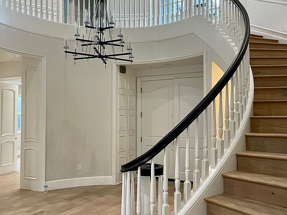 4th image of 3804 N Winford Dr
