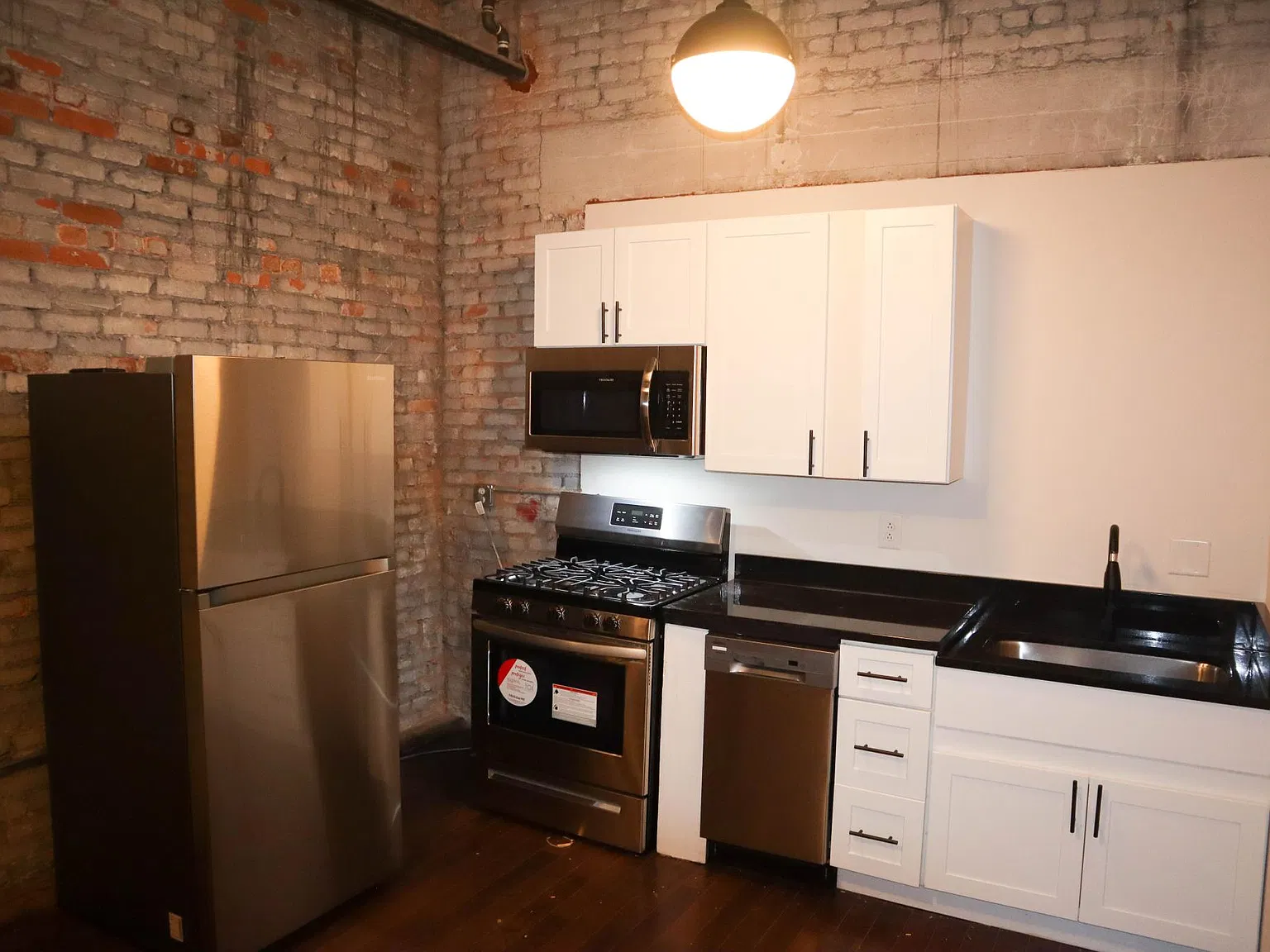 Studio, 400 sqft, $800 — Photo 1