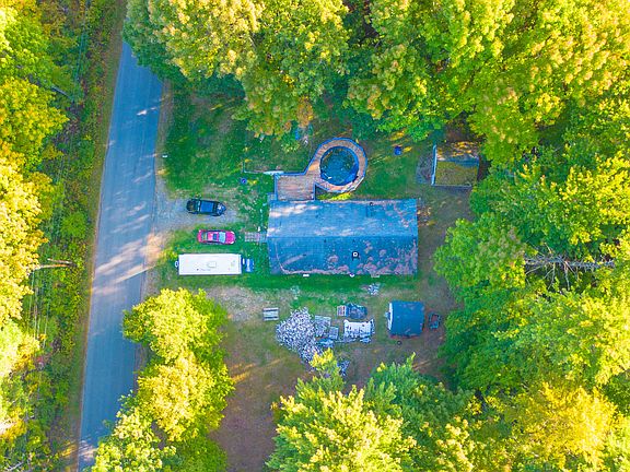 3rd image of 696 Plains Road