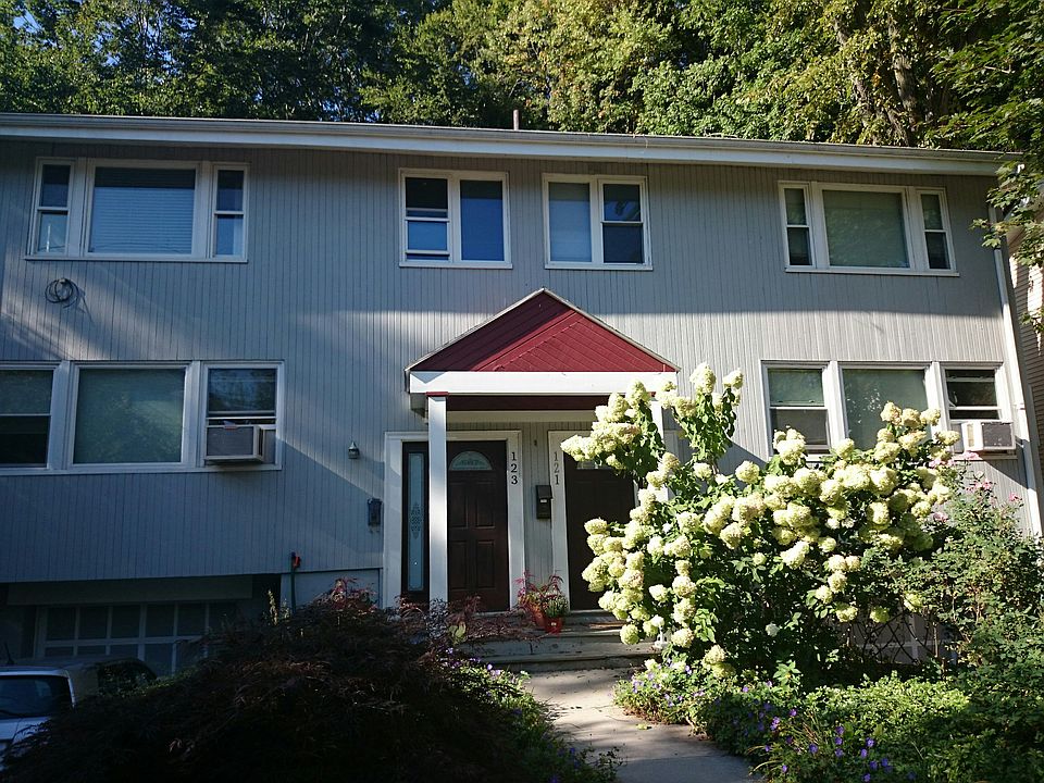 2nd image of 123 Chestnut St