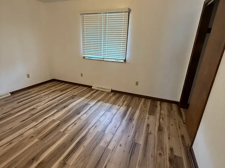 146 Preston Ave — Photo 3
